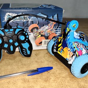 Auto a Radio Control Todoterreno Recargable con Luces y Dos Controles - imagen 6
