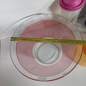 Bowl Grande de Vidrio con Rayas Rojas y Recipientes Plásticos - imagen 5