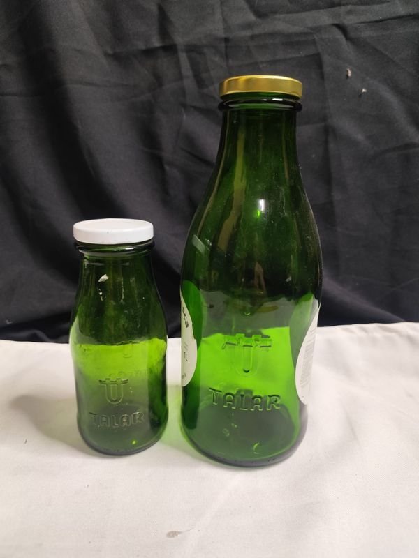 Dos botellas antiguas de leche Talar con tapas originales - imagen 4