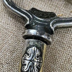 Llave Decorativa Abrebotellas y Sacacorchos Metálico Estilo Vintage - imagen 3