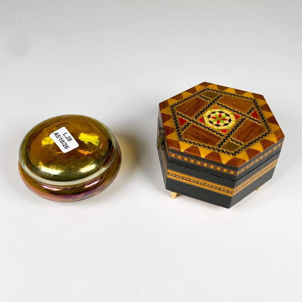 Dos cajas alhajeros madera y vidrio color