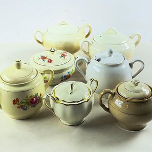 Lote de 7 Azucareros de Porcelana con Detalles - imagen 1