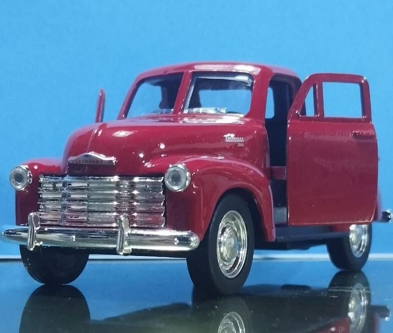 Lote siguiente: Camioneta Chevrolet año 1953 - Venta en subasta