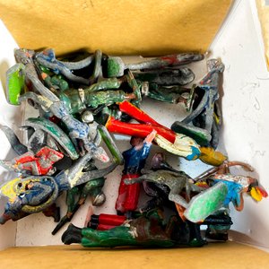 Lote de Soldaditos Antiguos de Plástico y Metal para Coleccionistas - imagen 2