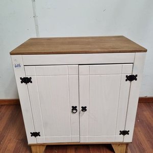 Lote siguiente: Mueble de Apoyo Rústico Blanco con Tapa de Madera y Dos Puertas
