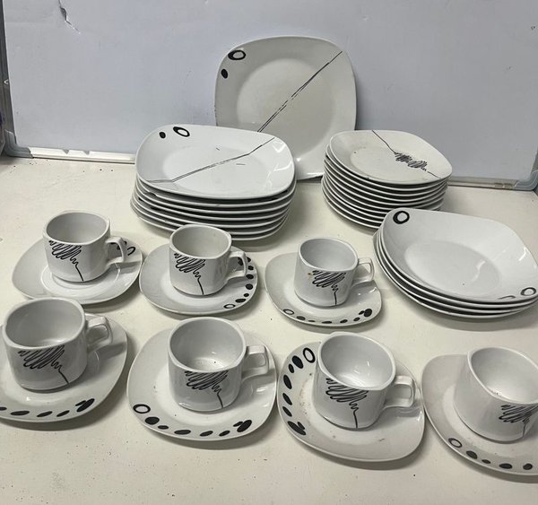 Juego de Vajilla Moderna: Platos y Tazas con Diseño Abstracto - imagen 1