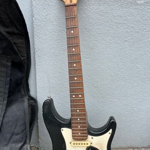 Guitarra Eléctrica Behringer "El Toro" para Repuesto - imagen 3