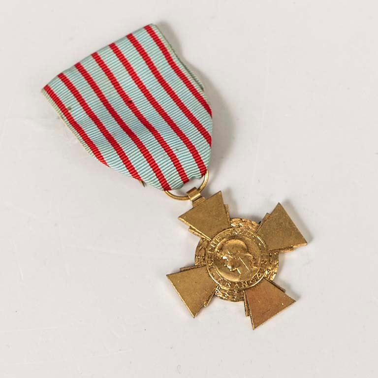 Lote siguiente: Condecoración de bronce con cinta - Cruz del Combatiente francés