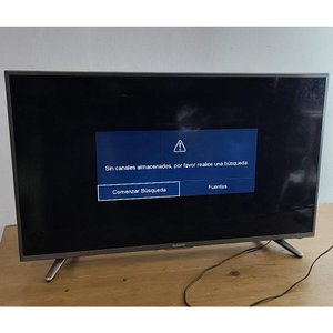 Lote siguiente: TV LED Panavox 40" con línea vertical en pantalla