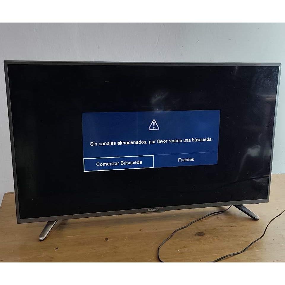 TV LED Panavox 40" con línea vertical en pantalla