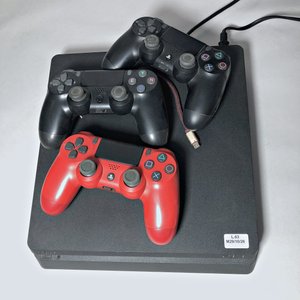 Consola Playstation 4 con 3 Joysticks y 5 Juegos - imagen 4