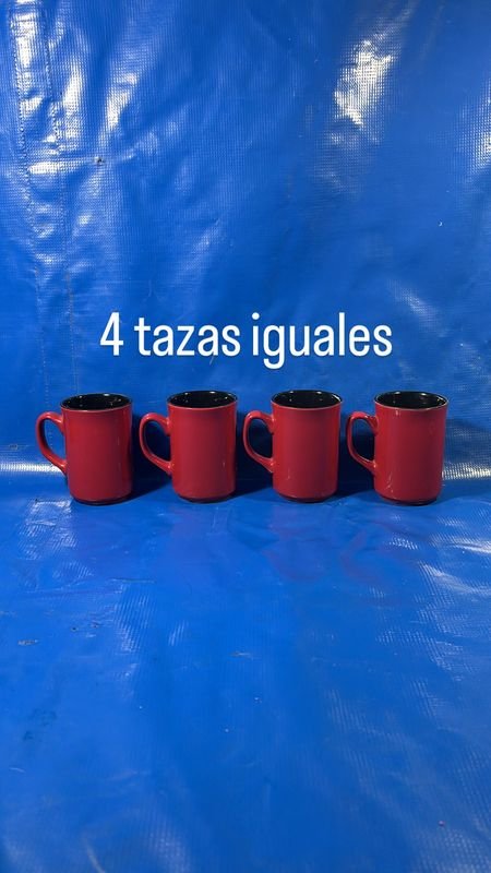 Tazas de porcelana roja y accesorios - imagen 1