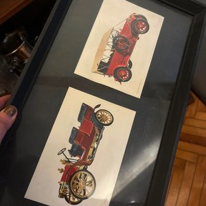 Bandeja Decorativa Madera y Bronce con Motivo de Autos Antiguos - imagen 1