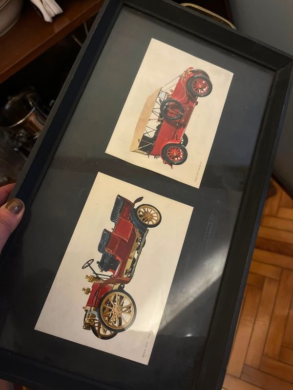 Bandeja Decorativa Madera y Bronce con Motivo de Autos Antiguos