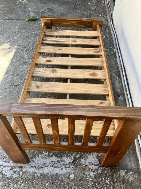 Cama de Madera Maciza para una Plaza - imagen 6