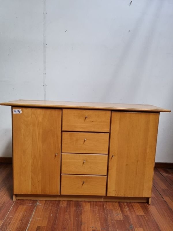 Aparador Bajo de Madera con Rieles y 4 Cajones