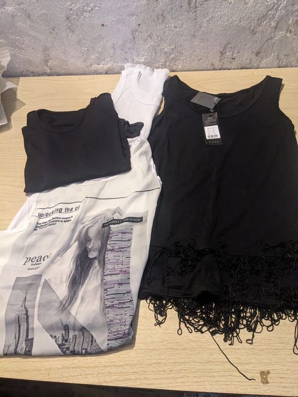 Lote siguiente: Ropa de Mujer con Diseños Artísticos