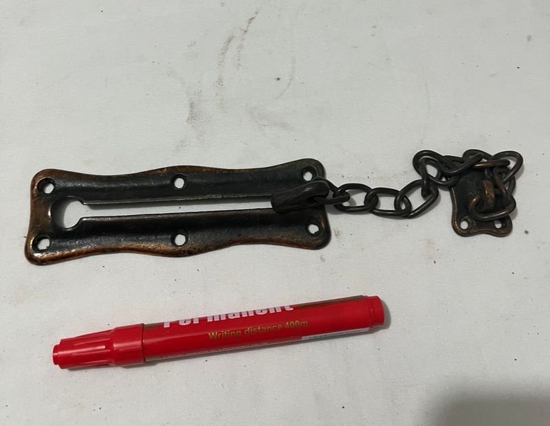 Pasador de metal para sujetar cadenas - imagen 3
