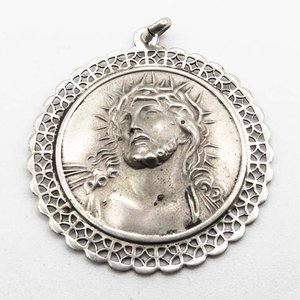 Lote anterior: Colgante de Plata "Medalla Religiosa" con Rostro de Jesús