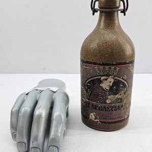 Lote siguiente: Botella de Gres "St Sebastian Dark" con Tapa de Porcelana