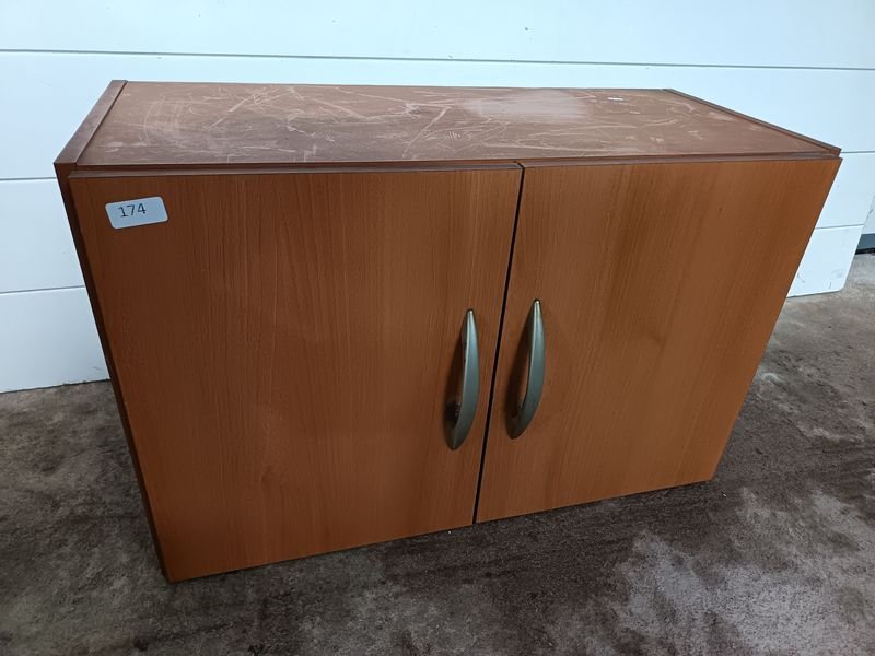 Mueble Aéreo de Madera con Puertas y Estantes