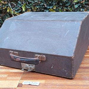 Máquina de Escribir Antigua Alemana con Maletín Original - imagen 2