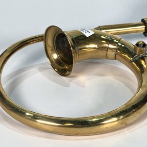 Adorno Antiguo de Bronce: Bocina de Cachila con Detalles Espiralados - imagen 2