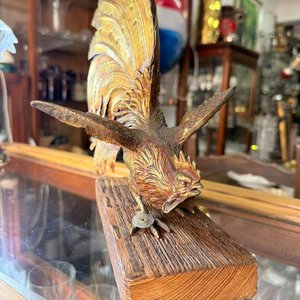Pareja de Gallos Decorativos en Bronce con Bases de Madera Antigua - imagen 5