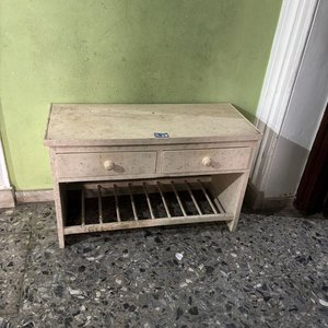 Lote anterior: Mesita Petit Blanca con Revistero y Dos Cajones