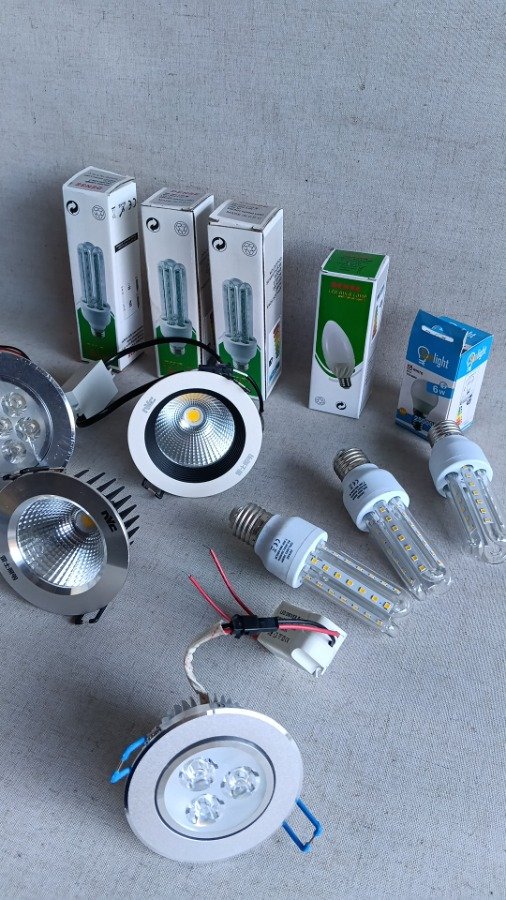 Lote de Varias Lámparas LED y Focos