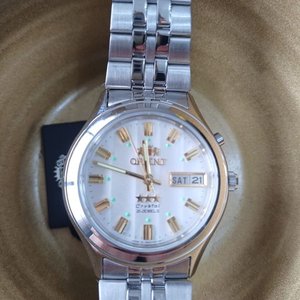 Reloj Orient Automático Acero Inoxidable Esfera Plateada con Detalles Verdes - imagen 2