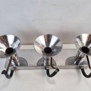 Antiguo Juego de Bocinas de Aire Náuticas Triples sobre Base Cromada - imagen 3