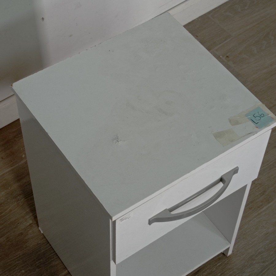 Mesa de luz melaminica con cajón, golpe en la tapa - imagen 5