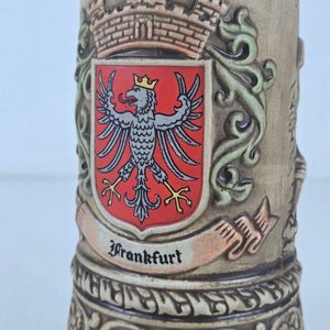 Jarra de Cerveza Antigua con Escudo de Frankfurt y Escenas Típicas - imagen 3