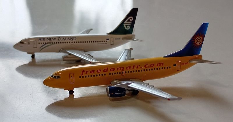 Lote de 2 Aviones a Escala Herpa B737 Freedomair y Air New Zealand