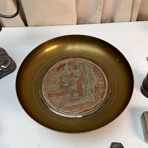 Lote Variado: Candelabros de Bronce, Joyeros Plateados y Utensilios - imagen 8