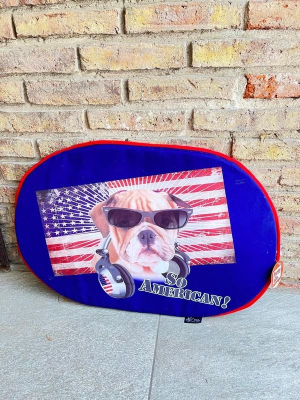 Alfombra para Mascotas "So American" con Perro y Auriculares