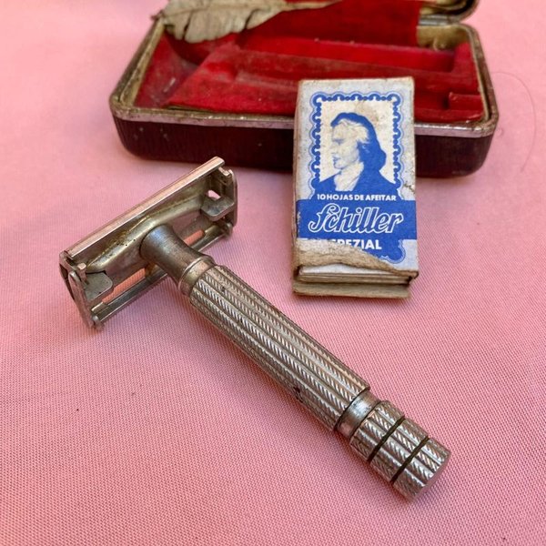 Antigua máquina de rasurar inglesa marca Gilette con su caja original - imagen 1