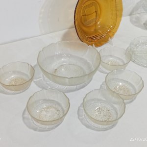 Lote de 9 piezas de vidrio: ensaladera, bowls, fuente ámbar, frutera y copetinera - imagen 3