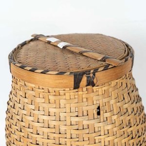 Canasto de Mimbre Ovalado con Tapa y Detalle Negro - imagen 2