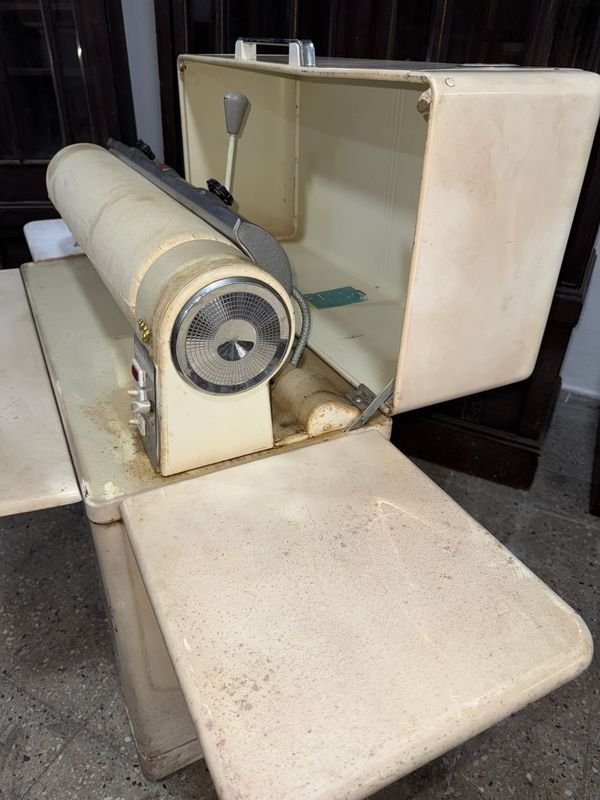 Antigua plancha Frigidaire en mal estado - imagen 6