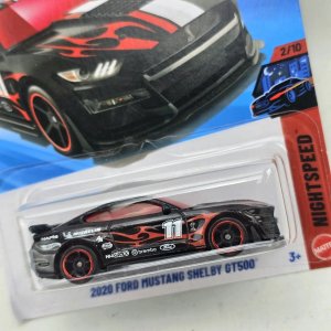 Hot Wheels Ford Mustang Shelby GT500 2020 Negro con Llama - imagen 2
