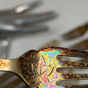 Juego de Cubiertos para Pescado con Mango de Nácar y Detalles Grabados - imagen 8