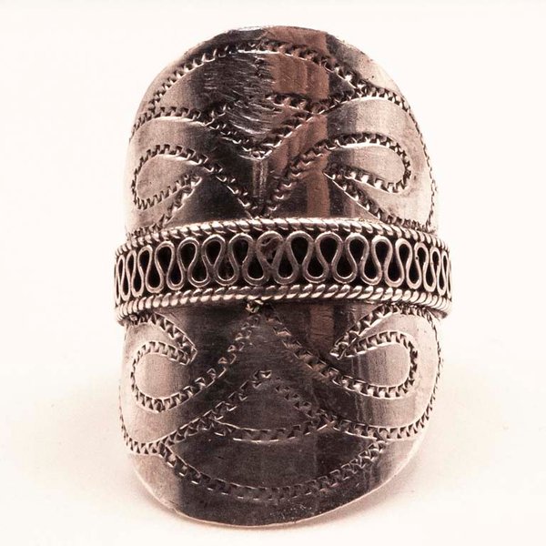 Anillo de Plata con Diseño Grabado y Detalle Trenzado - imagen 1