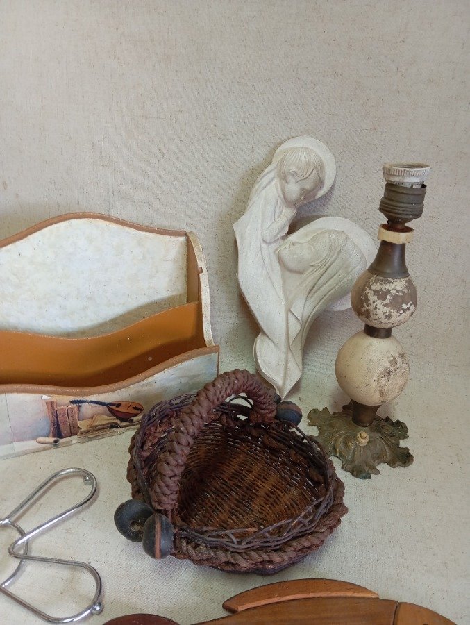 Pie de lampara en bronce y madera decorativa - imagen 3