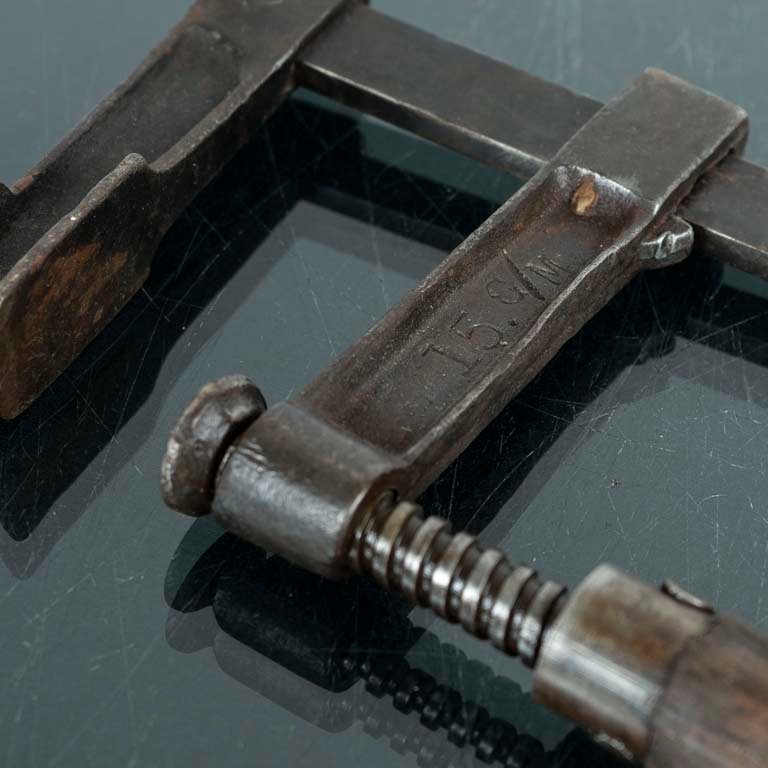 Sargento antiguo de madera y metal - imagen 2