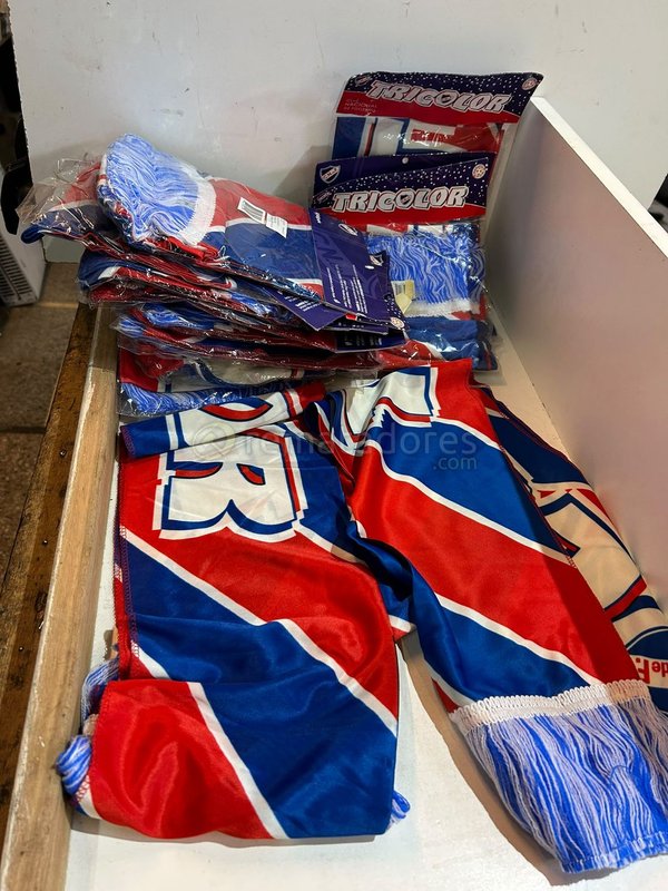 Lote de Banderas y Banderines "Tricolor" de Nacional