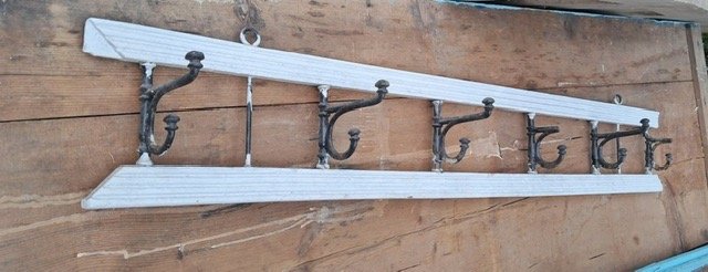 Lote siguiente: Perchero antiguo de madera y metal