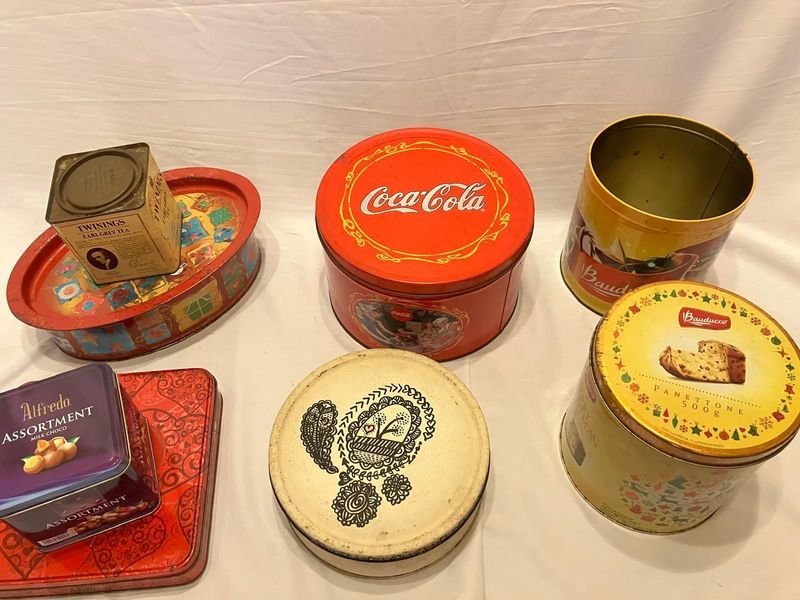 Lote de Latas Metálicas Coleccionables: Té, Coca-Cola, Panettone y Más
