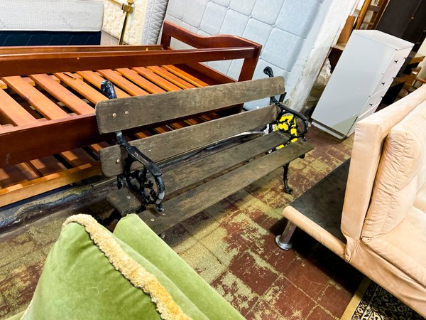 Banco de Madera y Hierro Forjado Estilo Antiguo